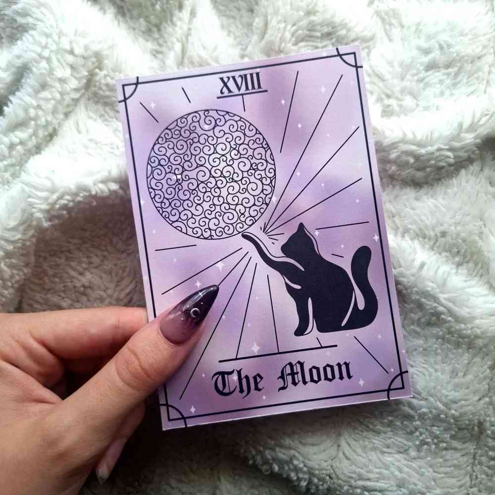 EvyHandmadeDesign - The Moon Cat Tarot No.18 Gerahmter Druck - Lila/Schwarz